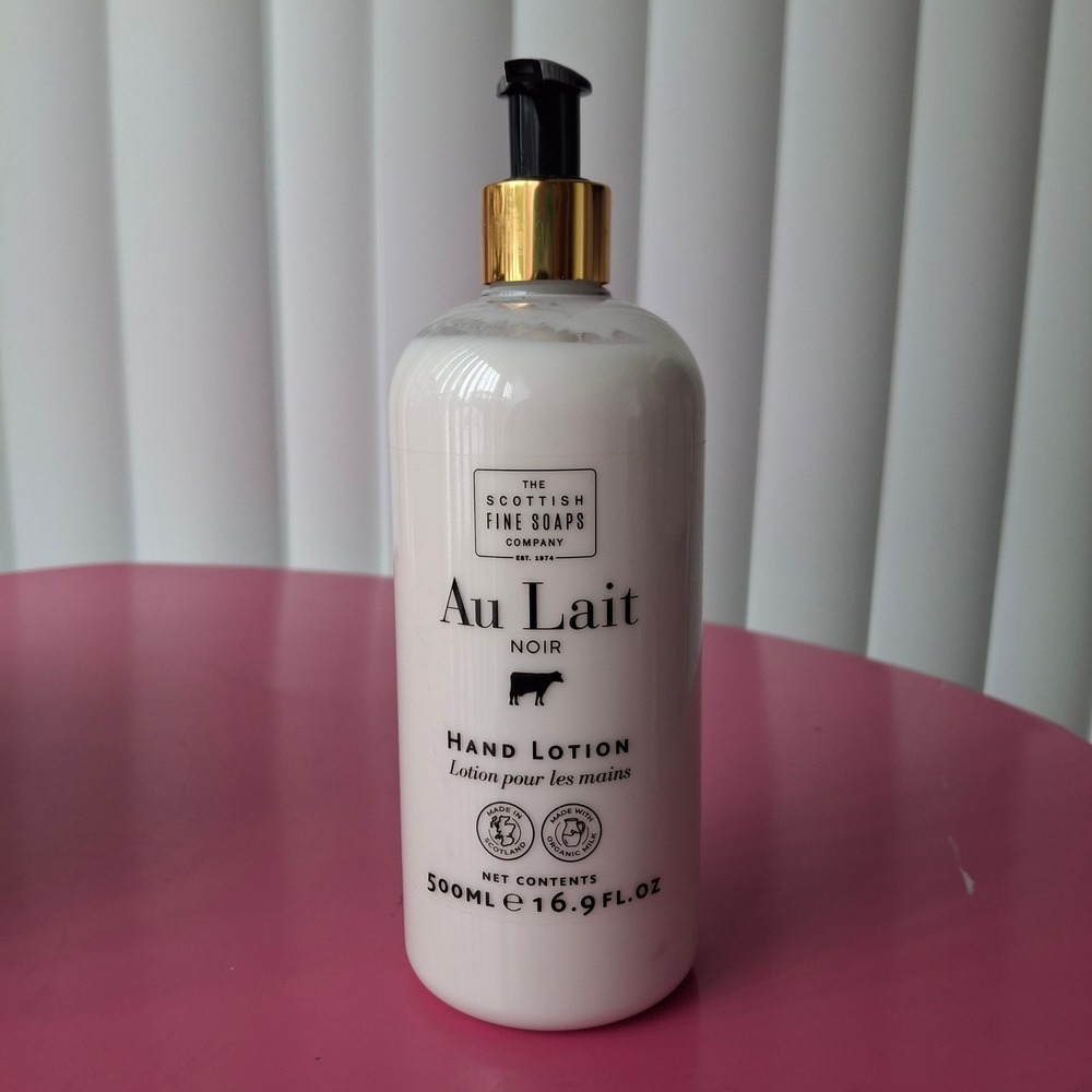 Scottish Fine Soaps Au Lait Noir Hand Lotion 16.9 oz Musk Sandalwood Milk Pump